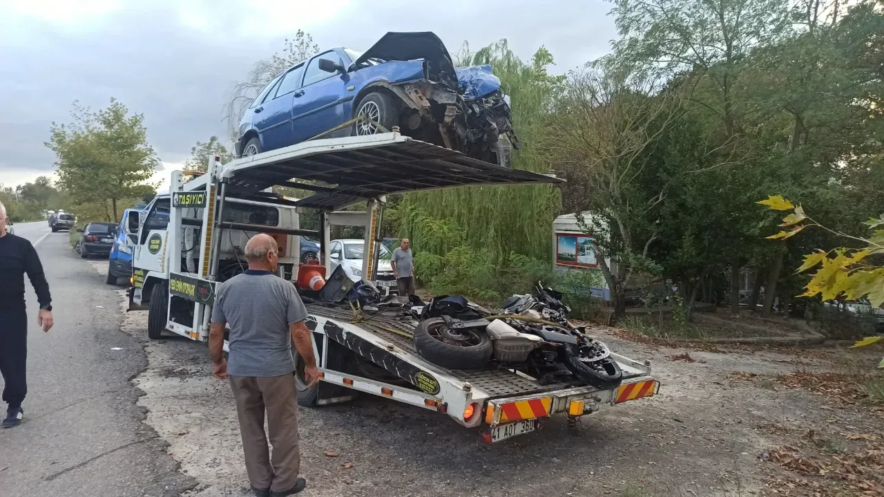 Otomobille kafa kafaya çarpışan motosikletli hayatını kaybetti